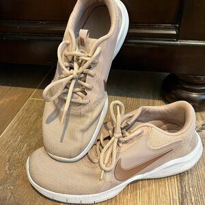 Women’s Nike Sneakers Size 8.5